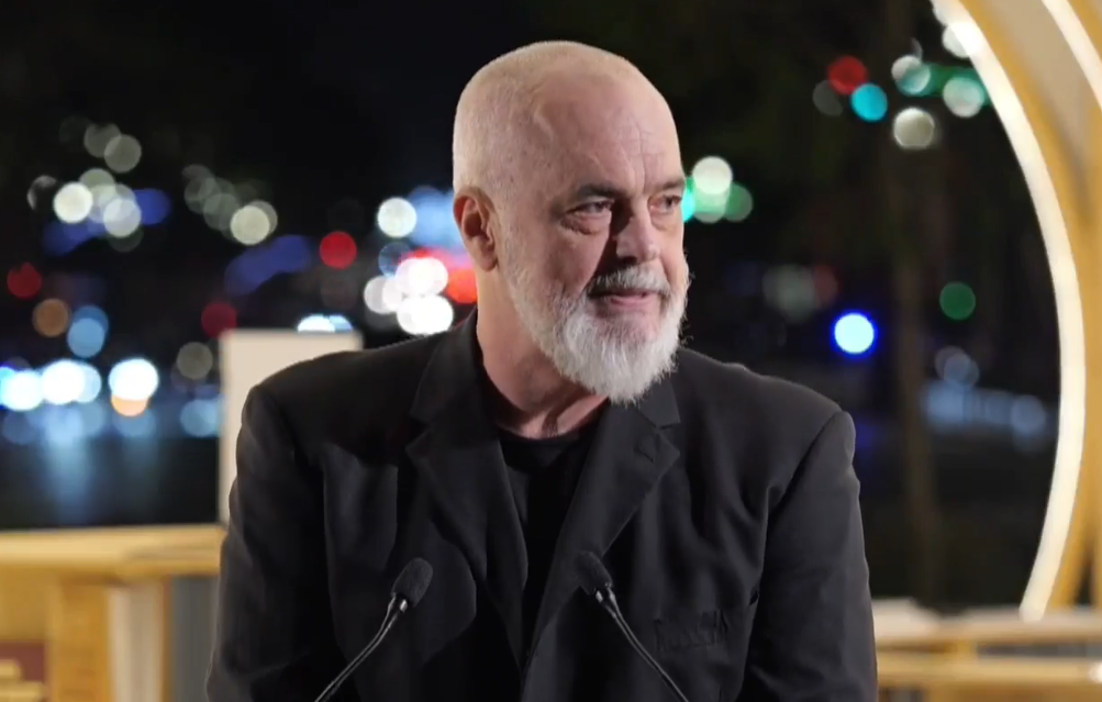 “Tirana Mooons” vendoset te Sheshi “Nënë Tereza”/ Rama: Sa herë mblidhen arkitektët, Shqipëria ka ndeshje