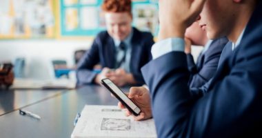 Gjermani, Merz mbështet ndalimin e celularëve në shkollat ​​fillore