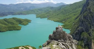 ”The Sun”: Një fluturim njëditor turistik në Shqipëri kushton më lirë sesa një shfaqje teatrore në Londër