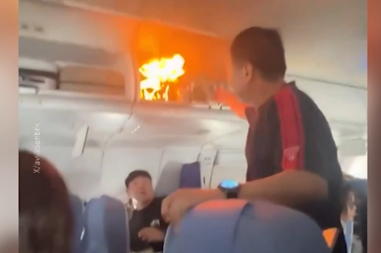Bateria e litiumit merr flakë gjatë fluturimit të Air China