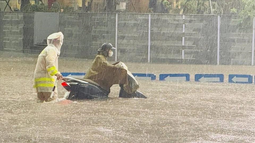 Përmbytje dhe rrëshqitje dheu në Vietnam, tetë të vdekur dhe disa të zhdukur