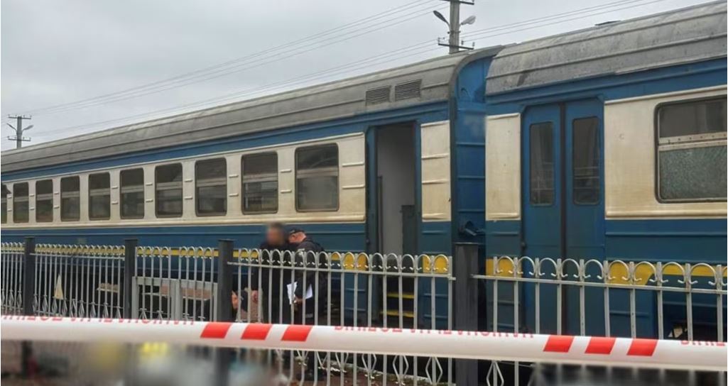Katër të vdekur pas një shpërthimi në një stacion treni në Ukrainë