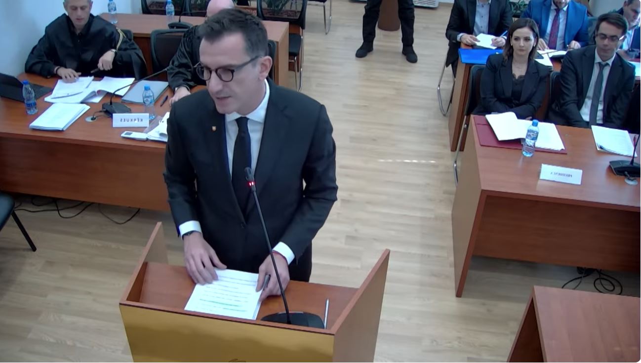 Kushtetuesja rrëzon shkarkimin, por jo zgjedhjet/ Quan të pavlefshëm vendimin e qeverisë, por zgjedhjet nuk anulohen