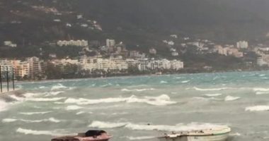 Moti i keq në Vlorë, ndalohet lundrimi i mjeteve të vogla dhe të peshkimit