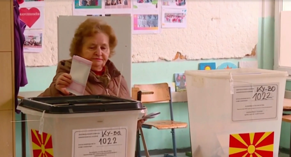 Zgjedhje në Maqedoninë e Veriut/ Pjesëmarrja mbi 31 përqind, dy të arrestuar për blerje votash