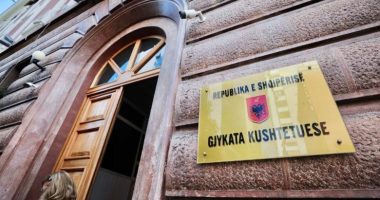 Shtyhet padia e kryeministrit/ Kushtetuesja shqyrton në 12 dhjetor kërkesën kundër pezullimit të zv/kryeministres