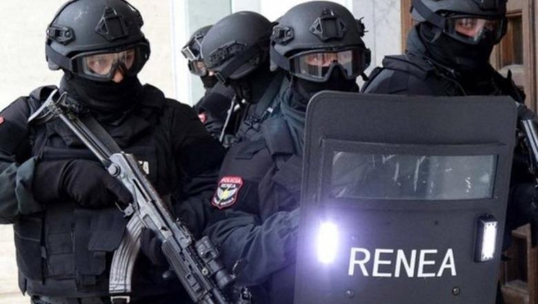 Rrethohet banesa në Pukë  Brenda saj fshihet një person i armatosur  edhe RENEA në ndihmë të Policisë
