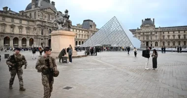 “Louvre” rrit çmimin e biletave/ Synon të mbledhë fonde për të financuar rinovimet