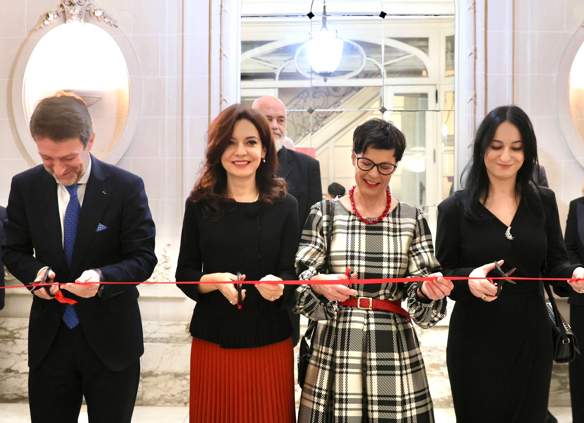  Shtëpia e re e misionit tonë në BE   Spiropali  Hapja e të gjithë kapitujve të negociatave  më pranë objektivit për anëtarësim