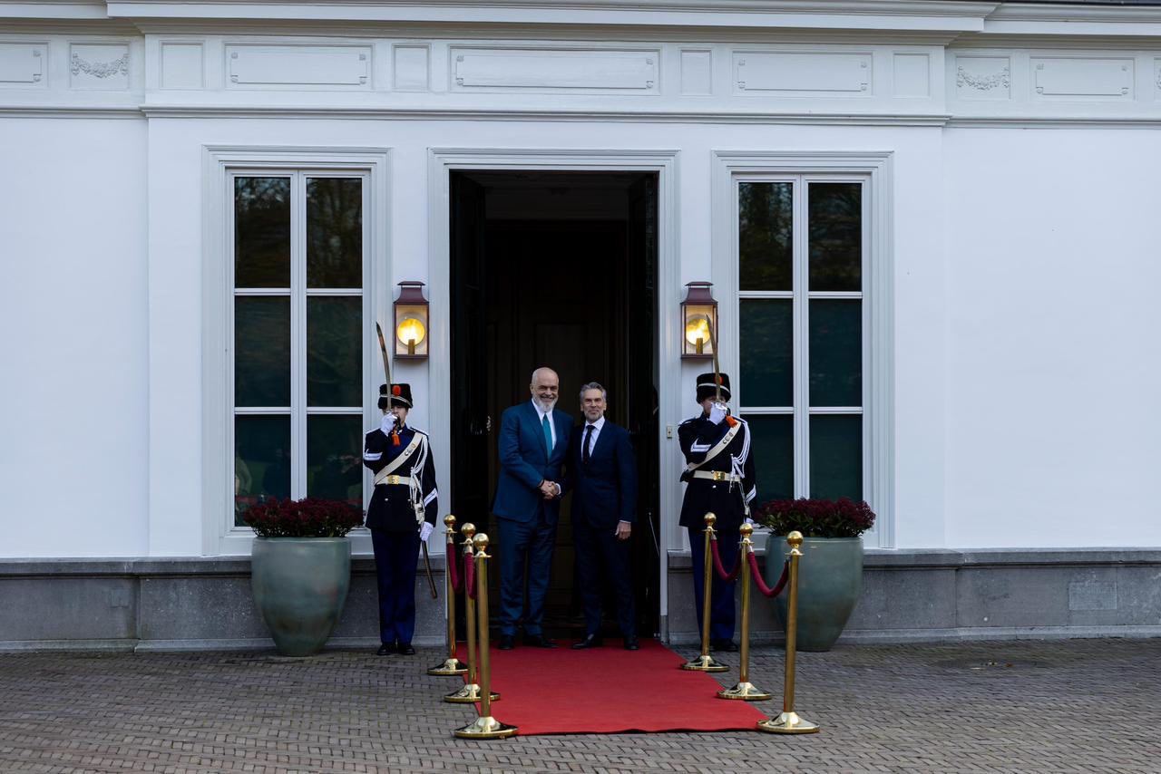 U prit nga kryeministri i Holandës  Rama  Folëm për marrëveshjen e partneritetit strategjik mes dy shteteve tona