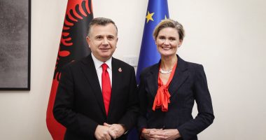 SHBA: Dialog politik/ E ngarkuara e ambasadës Van Horn takon drejtuesin e grupeve parlamentare