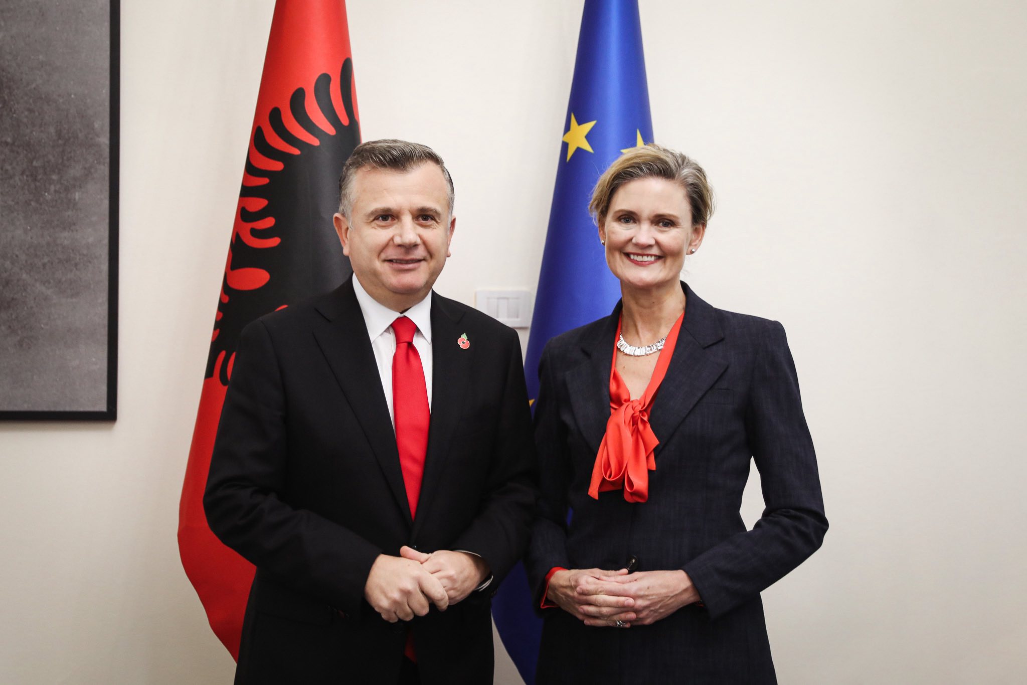 SHBA: Dialog politik/ E ngarkuara e ambasadës Van Horn takon drejtuesin e grupeve parlamentare