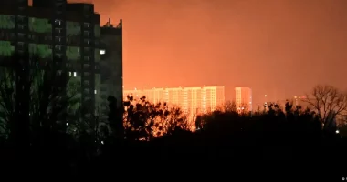 Sulmet ajrore ruse në Kiev shkaktojnë katër viktima, disa të plagosur