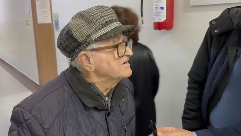 Zgjedhjet në Vlorë/Mesazhi i 90-vjeçarit: Kam votuar përherë, shteti funksionon me votë