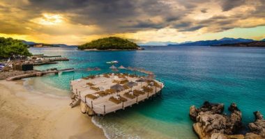 Revista irlandeze: Turistët irlandezë zgjedhin Shqipërinë si destinacionin e ngjashëm me Maldivet