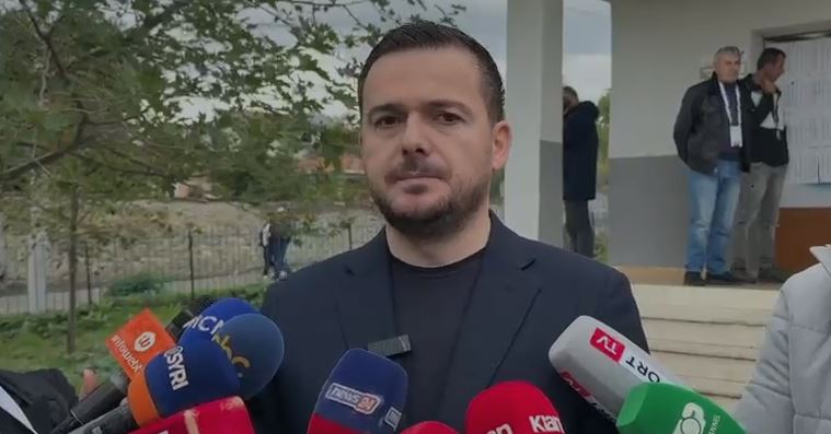 Zgjedhjet në Cërrik  Voton ministri i Bujqësisë  Andis Salla  Qytetarët të shprehin vullnetin e tyre  T i çojmë përpara punët e nisura