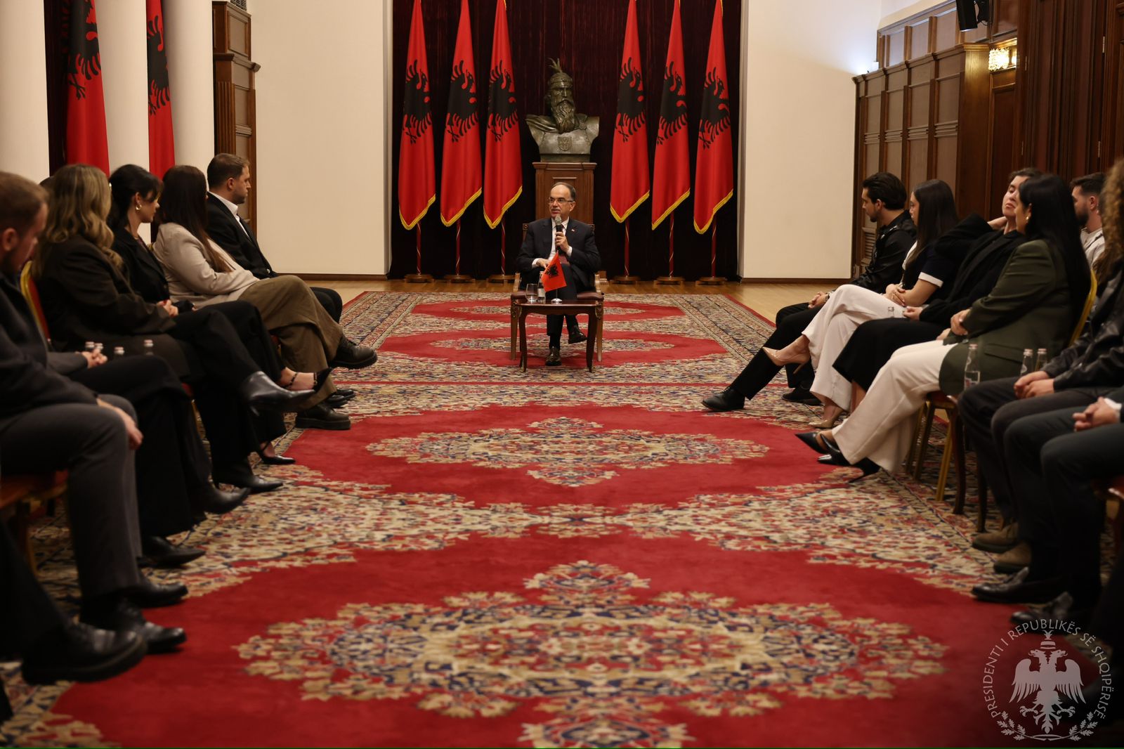 Begaj pret aktivistët e diasporës nga 11 shtete të ndryshme të SHBA ve  Jeni ylli shqiptar që shkëlqen kudo 