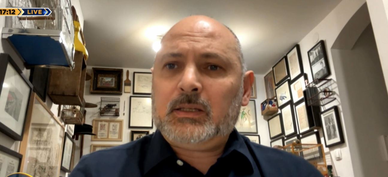 vucic-qelloi-nga-varreza-e-hebrenjve-sarajevo-safari-flet-gazetari-qe-paditi-presidentin-serb