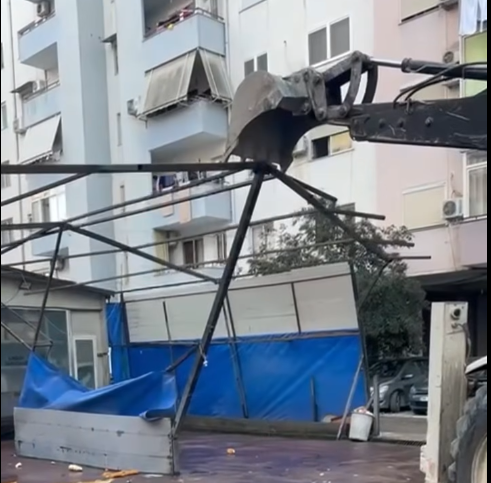 Vazhdon aksioni kundër zaptimeve të paligjshme  Rama  S ka pushim  hapësirat publike do të çlirohen pa asnjë dallim