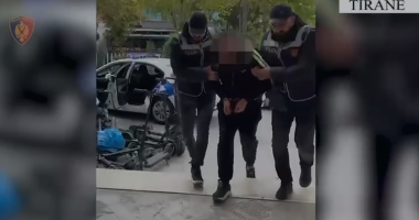 Abuzoi seksualisht me 29-vjeçaren/ Pranga autorit, në pranga dhe pesë të tjerë për “moskallëzim krimi”