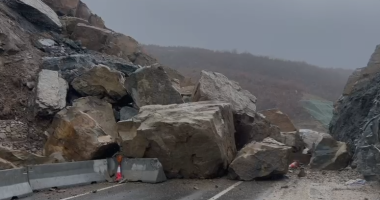 Qukës Qafë Plloçë, i pakalueshëm/ Shkëputet një masiv dheu dhe gurësh në vendin e quajtur “Tunelet”