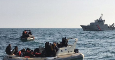 Shpëtohen 94 emigrantë në La Mansh, varka e tyre u dëmtua pranë bregdetit francez