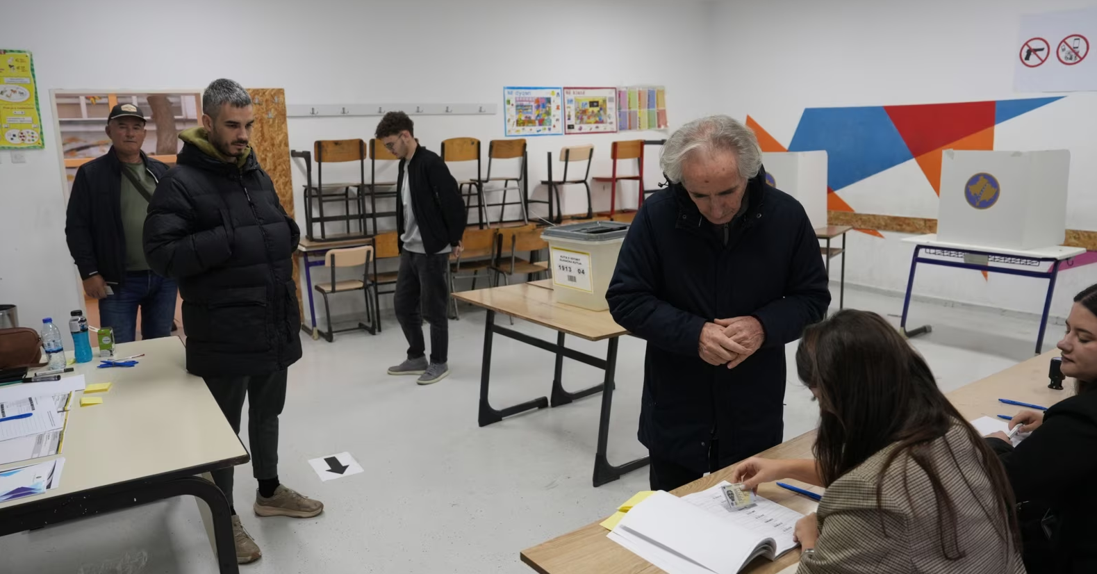 Kosovë, qytetarët në 18 komuna votojnë për të zgjedhur kryetarët