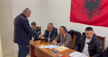 VIDEO/ Zgjedhjet e pjesshme në Cërrik, nis procesi i votimit