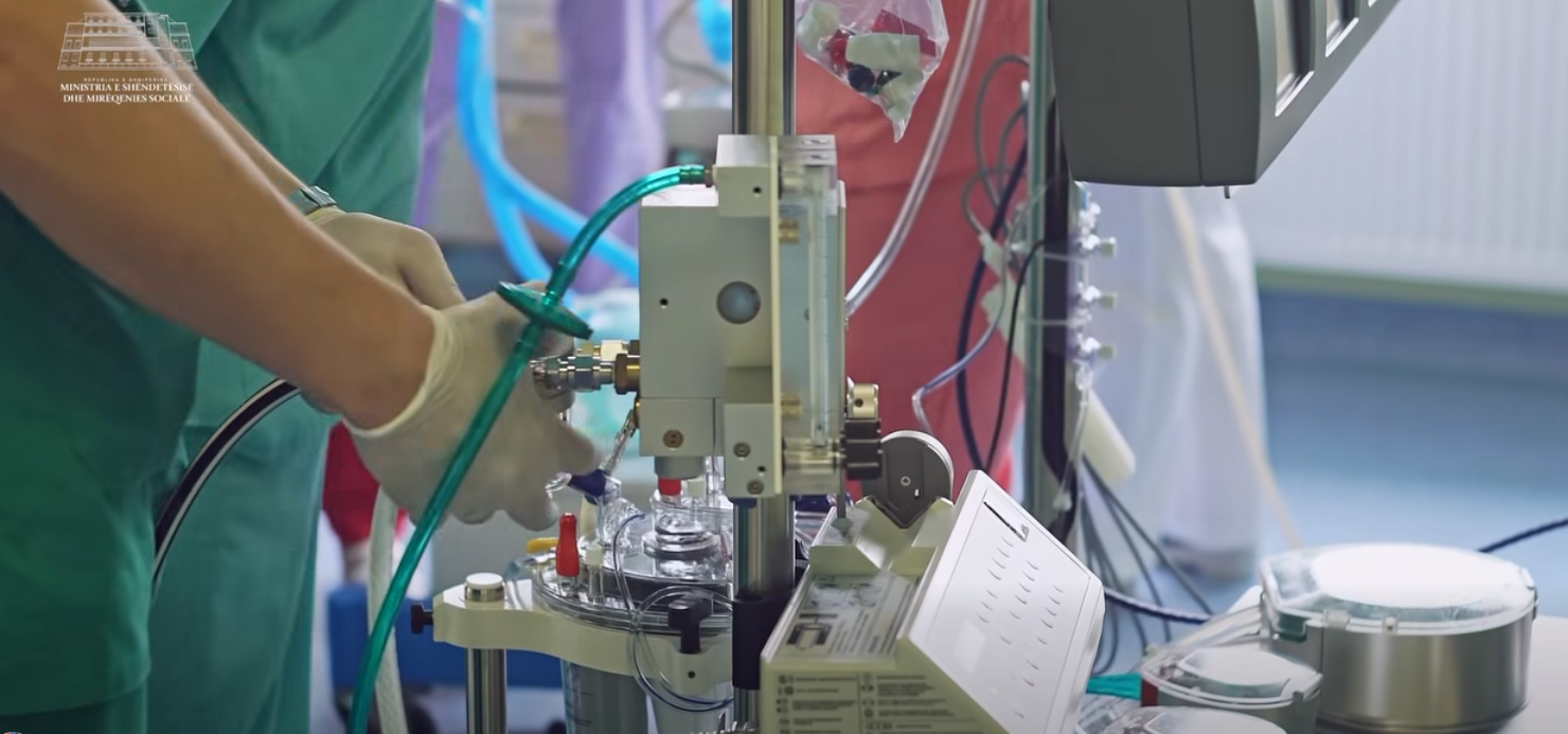 Kryeministri Rama ndan video  Kirurgjia më e avancuar koronare aplikohet në Spitalin  Shefqet Ndroqi  