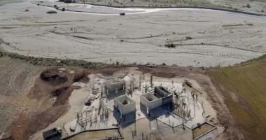 Rama ndan pamjet: Në Tepelenë po merr formë Qendra Multifunksionale e Parkut Kombëtar të Vjosës