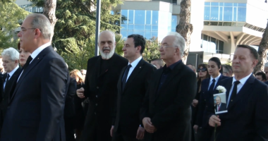 Ra ky mort e u pamë/ Lamtumira e Fatos Nanos “bën bashkë” Ramën dhe Kurtin