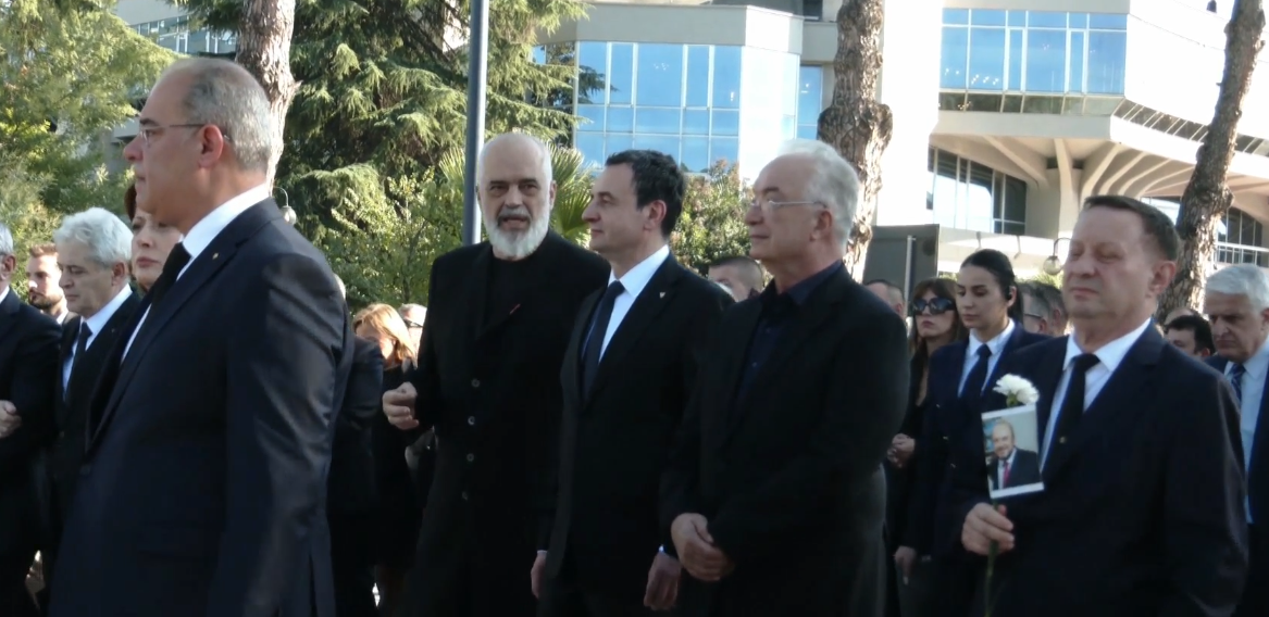 Ra ky mort e u pamë/ Lamtumira e Fatos Nanos “bën bashkë” Ramën dhe Kurtin