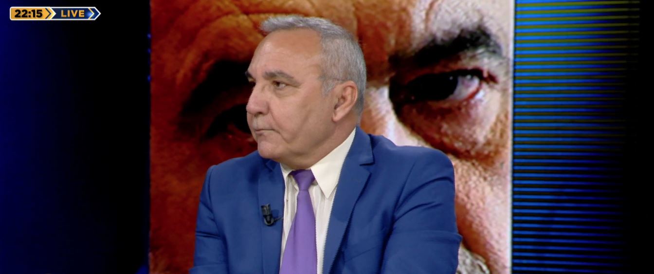  Me Nanon kemi luajtur basketboll   Zaloshnja  I pari që realizoi një rotacion normal pushteti me zgjedhje