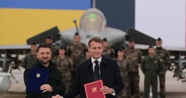 Ukraina nënshkruan blerjen e 100 avionëve luftarakë francezë “Rafale”