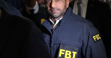 Drejtori i FBI-së shkakton polemikë për përdorimin e avionit qeveritar; zyrtari i lartë shkarkohet