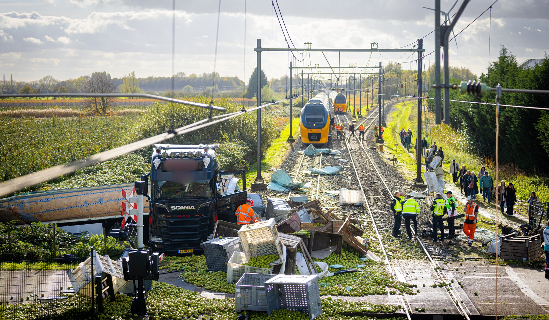 PAMJET/ Treni përplas kamionin në Holandë, lëndohen disa persona