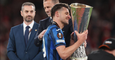 Gjimshiti, historia e një kampioni/ Kapiteni kuqezi drejt rekordeve në Itali, nderohet nga klubi