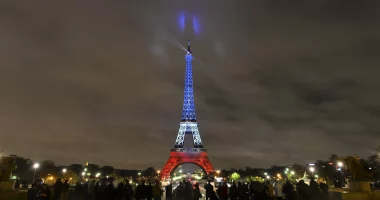 Franca përkujton sulmet/ Një dekadë nga terrori i 13 nëntorit, mbi 130 viktima dhe 400 të plagosur