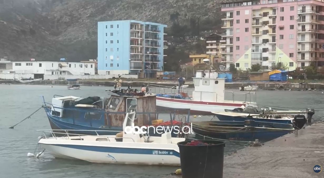VIDEO/ Moti i keq në Lezhë, probleme me furnizimin me energji elektrike dhe lëvizjen e anijeve në det