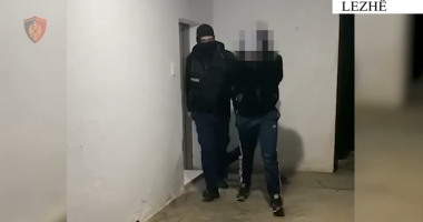 Pranga të riut nga Laçi/ Dhunoi fizikisht të atin, 29-vjeçari person me precedent penal