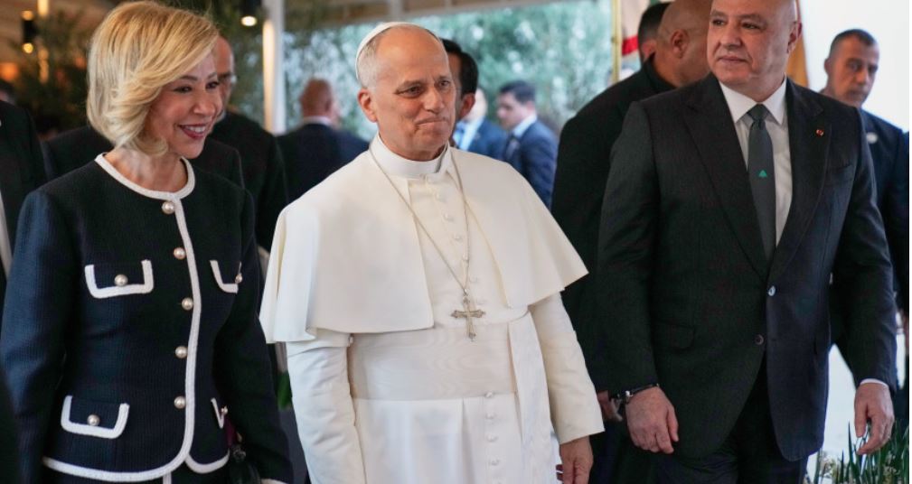 Papa Leoni XIV mbërrin në Bejrut, Ati i Shenjtë pritet të japë mesazhe paqeje