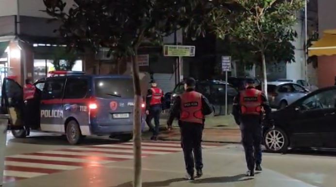 Plagoset me thikë 33 vjeçari/ Fier, shkak konflikti për motive banale