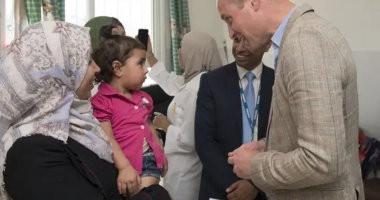 Princi William viziton fëmijët palestinezë që po trajtohen në Mbretërinë e Bashkuar