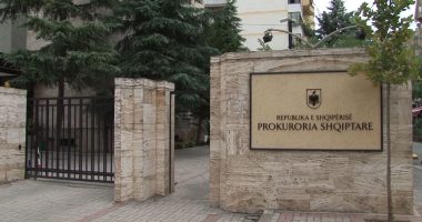 Dëmtuan buxhetin duke marrë fonde publike për punime fiktive/ Prokuroria Tiranë jep masa sigurie për 8 persona, 5 prej tyre zyrtarë të Bashkisë Tiranë e IMT