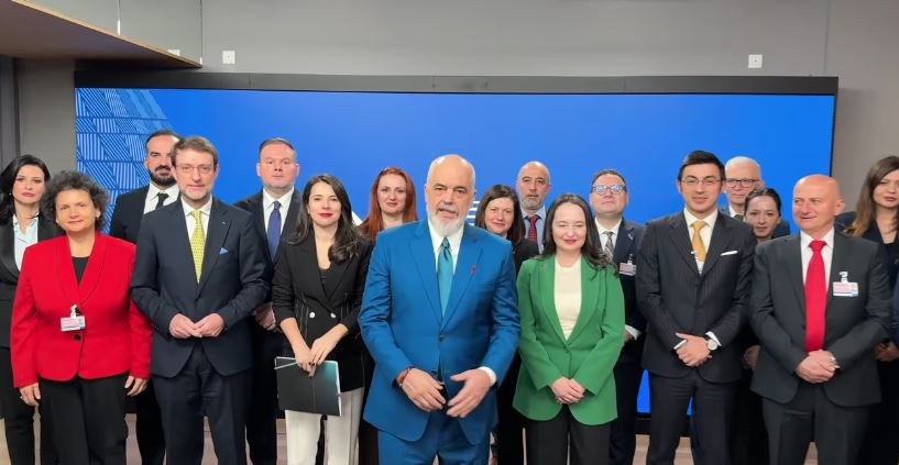 Shqipëria çel të gjithë grup kapitujt e negociatave me BE në  Rama  Krenar për skuadrën e Shqipërisë