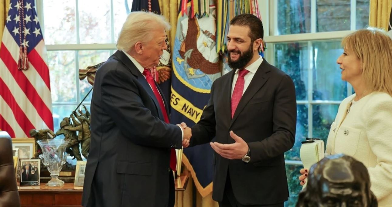 Trump pret presidentin sirian al Sharaa në Shtëpinë e Bardhë  SHBA lehtëson sanksionet ndaj Sirisë