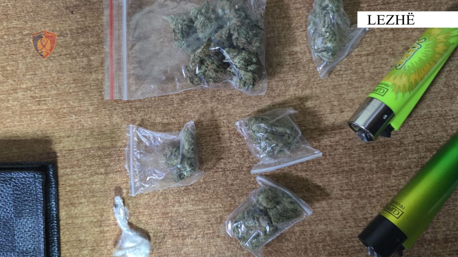 Lezhë/ Shisnin lëndë narkotike në doza, dy të arrestuar, procedohet edhe një i mitur