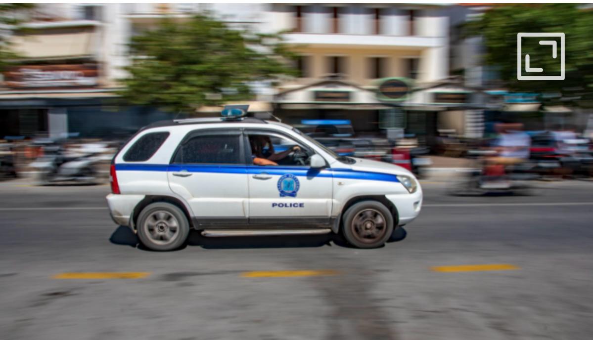 Me pranga në duar  gjendet i djegur në një automjet një person  mediat greke  Dyshohet të jetë shqiptar