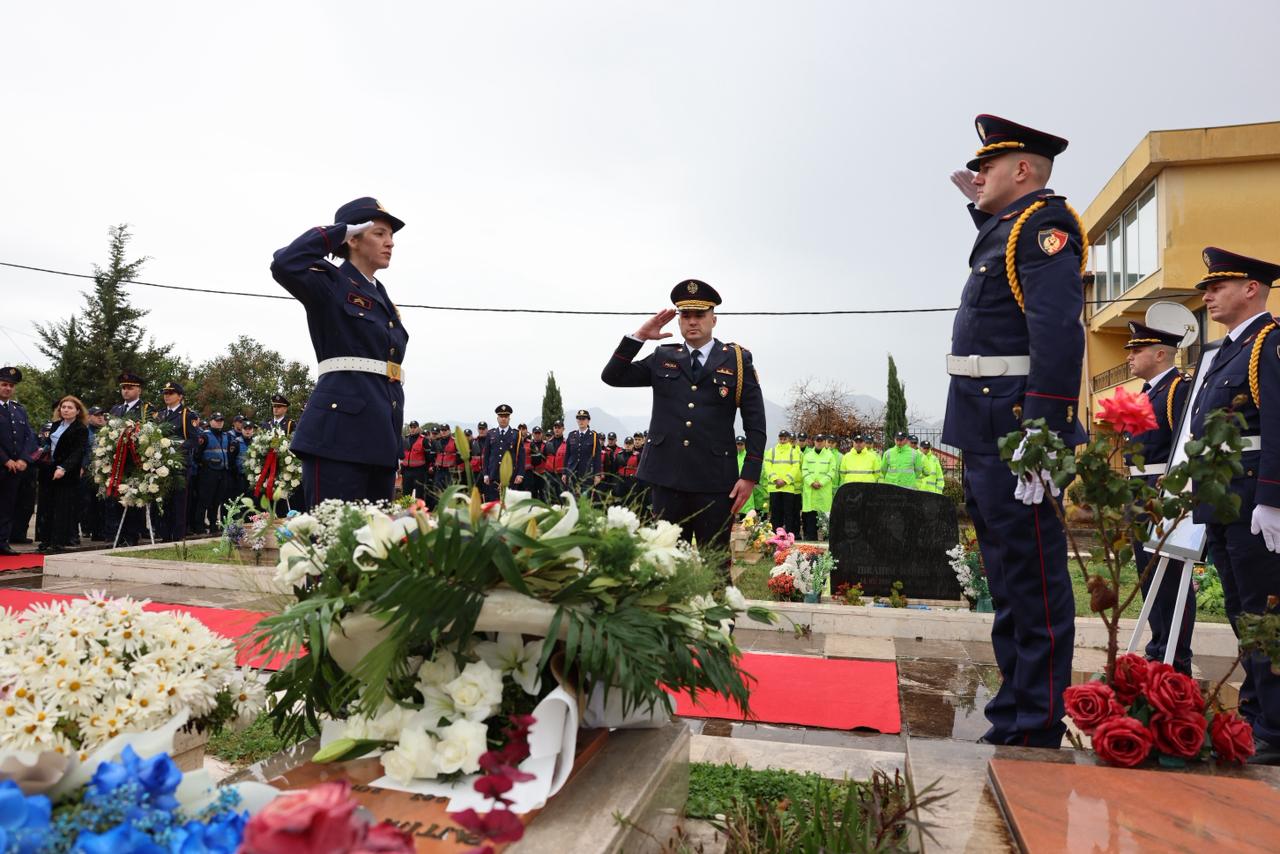 Policia e Shtetit  ceremoni përkujtimore  Nder dhe lavdi sakrificës së Dëshmorit të Atdheut Pajtim Alistafaj 