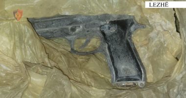 Dhunoi gruan/ Arrestohet 49-vjeçari në Lezhë, sekuestrohet edhe një pistoletë